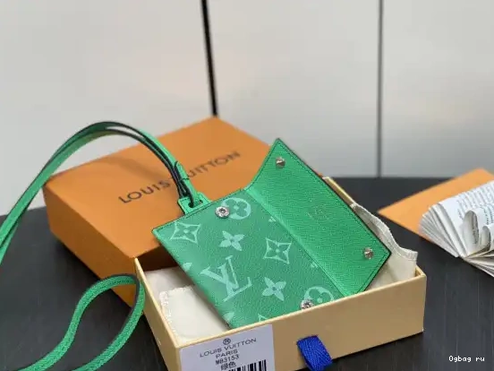 Card LOUIS Holder VUITTON Necklace-7.6*10*0.5CM 0701